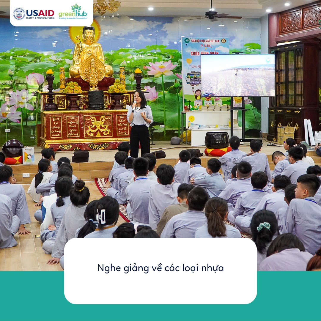 Dự &aacute;n LSPP đ&atilde; c&ugrave;ng c&aacute;c em nhỏ ở kho&aacute; tu ch&ugrave;a Đ&igrave;nh Qu&aacute;n t&igrave;m hiểu về nhựa như thế n&agrave;o?