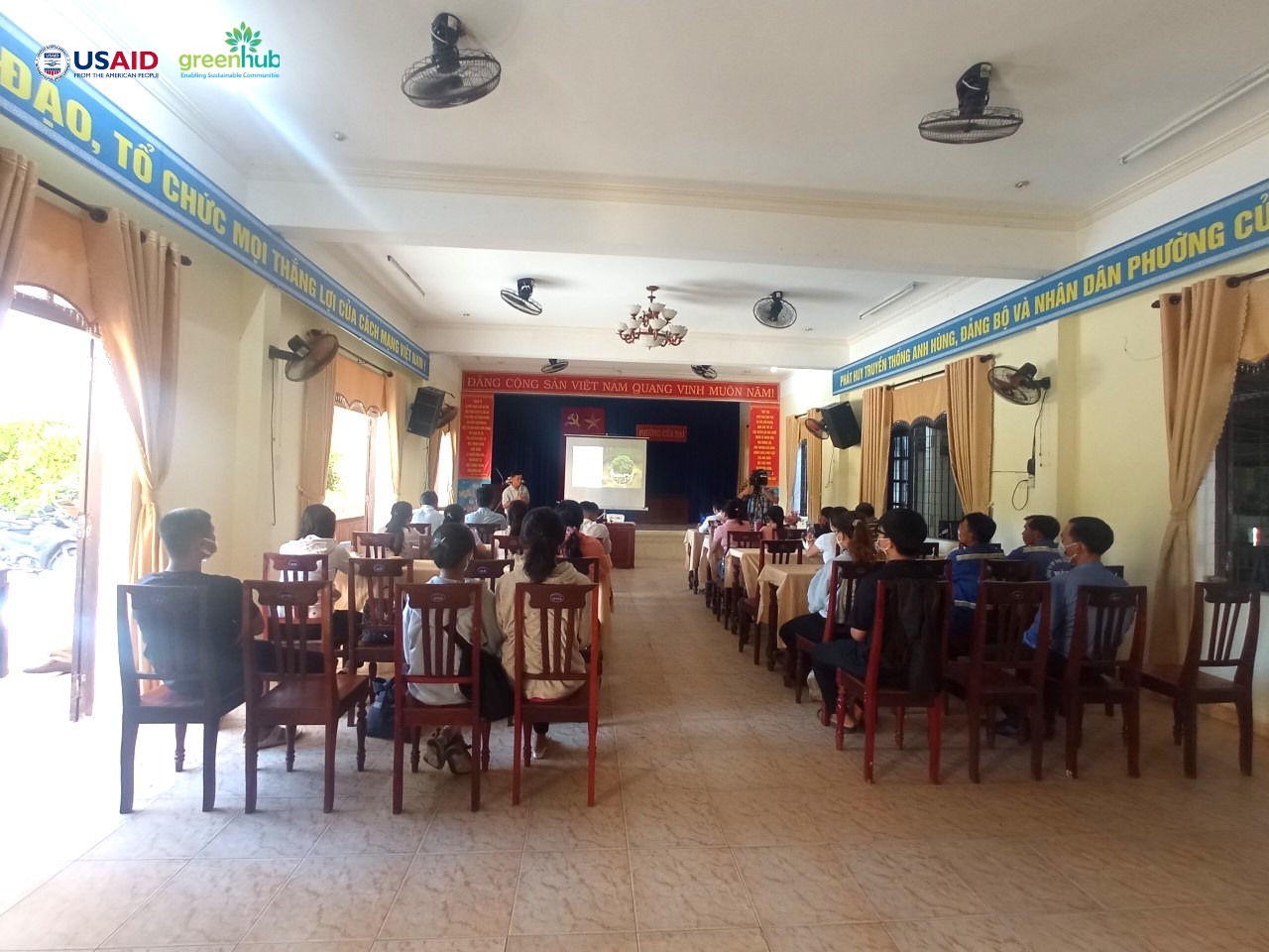 Hỏi đ&aacute;p v&agrave; thống nhất kế hoạch năm 2022 tại tập huấn gi&aacute;m s&aacute;t r&aacute;c thải biển Th&agrave;nh phố Hội An