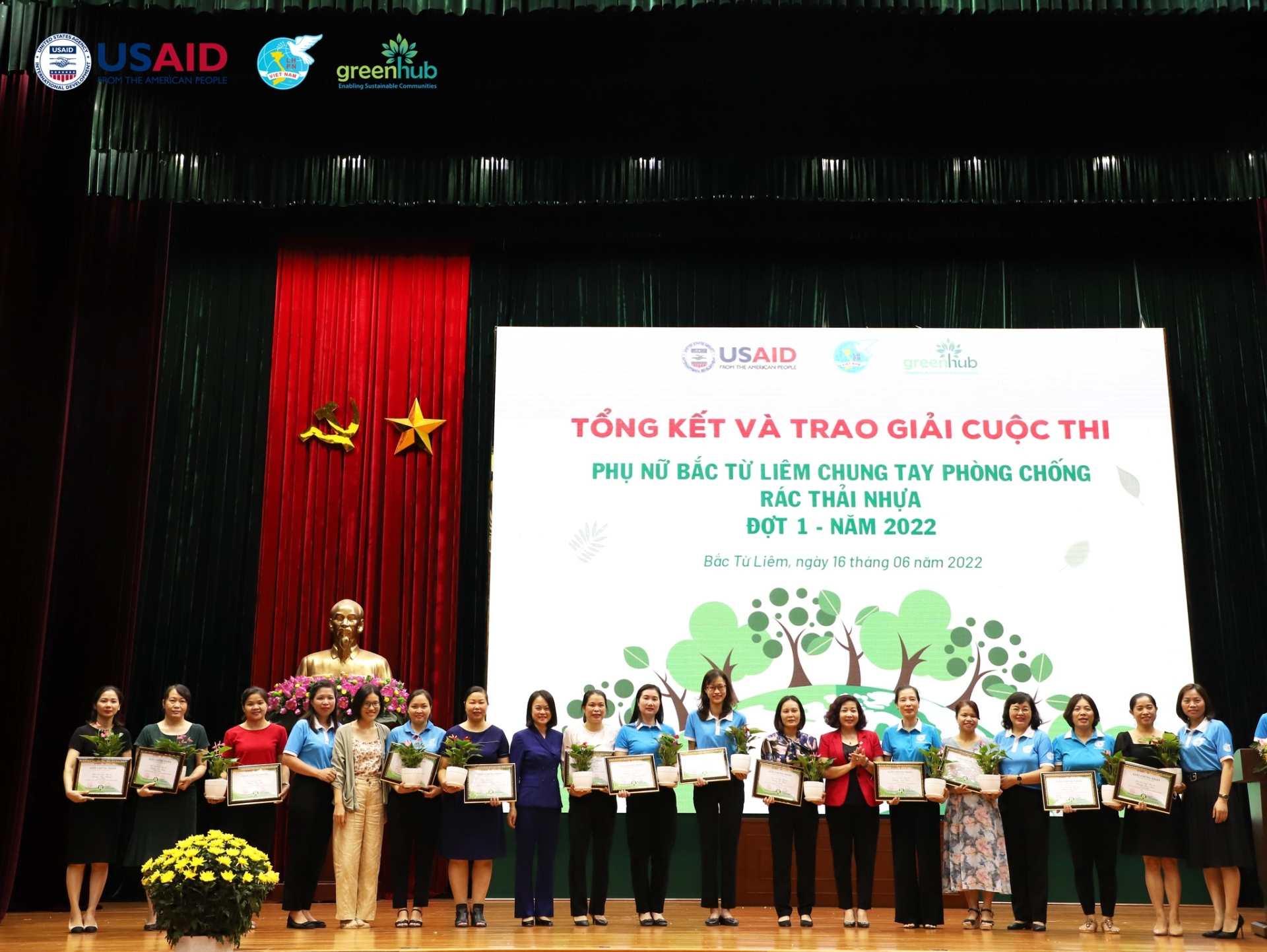 "Phụ nữ Bắc Từ Li&ecirc;m chung tay ph&ograve;ng chống r&aacute;c thải nhựa"