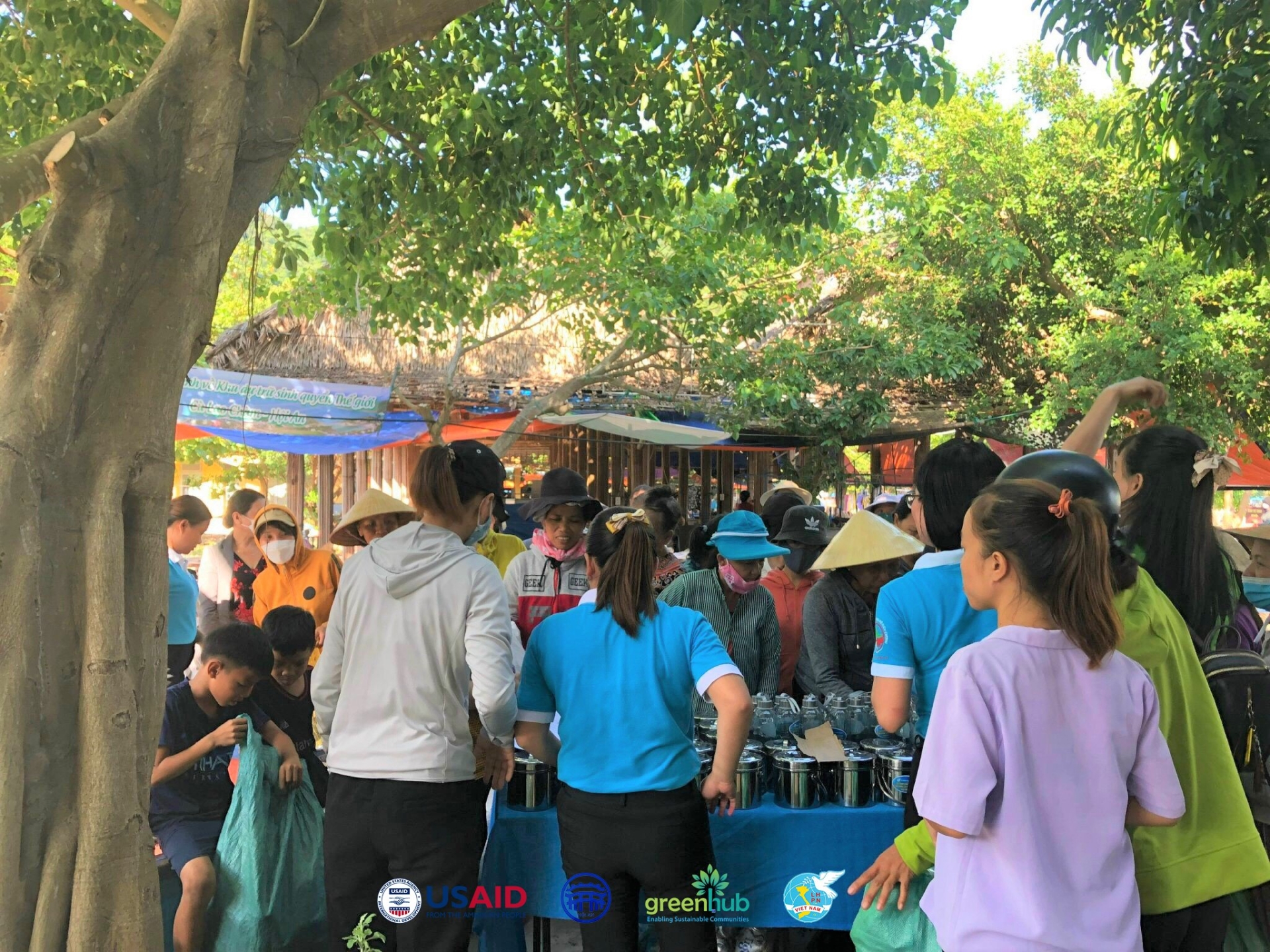 Một C&ugrave; Lao Ch&agrave;m ph&aacute;t triển bền vững, n&oacute;i kh&ocirc;ng với r&aacute;c thải nhựa - Đ&iacute;ch đến trong tương lai