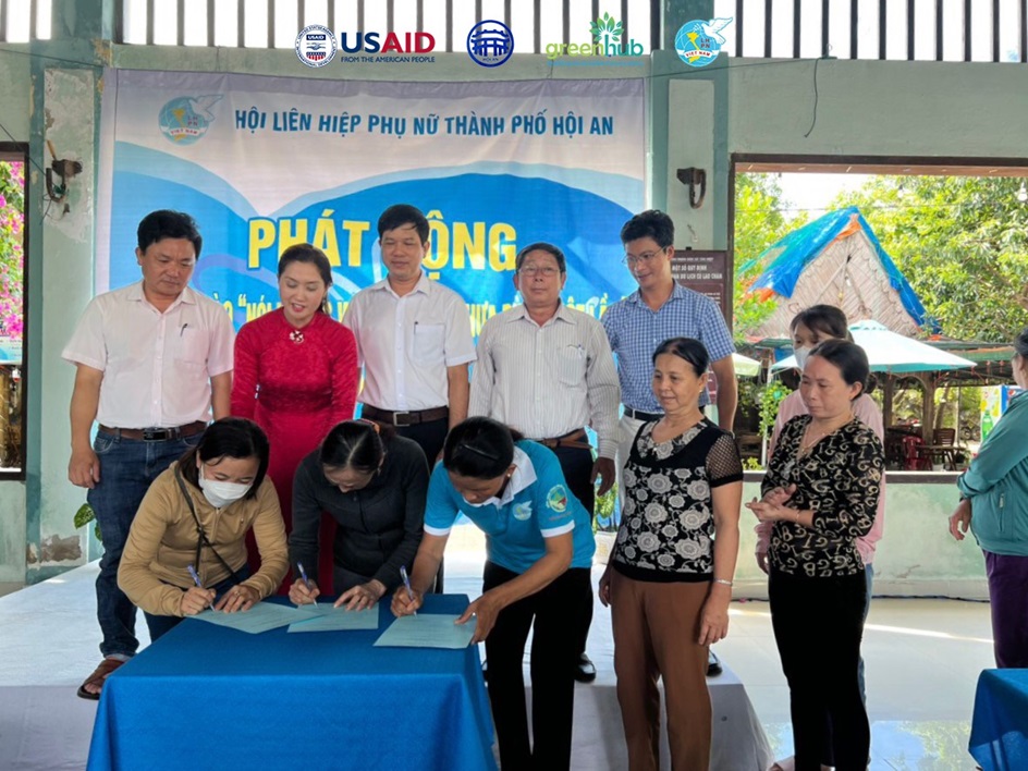 Một C&ugrave; Lao Ch&agrave;m ph&aacute;t triển bền vững, n&oacute;i kh&ocirc;ng với r&aacute;c thải nhựa - Đ&iacute;ch đến trong tương lai