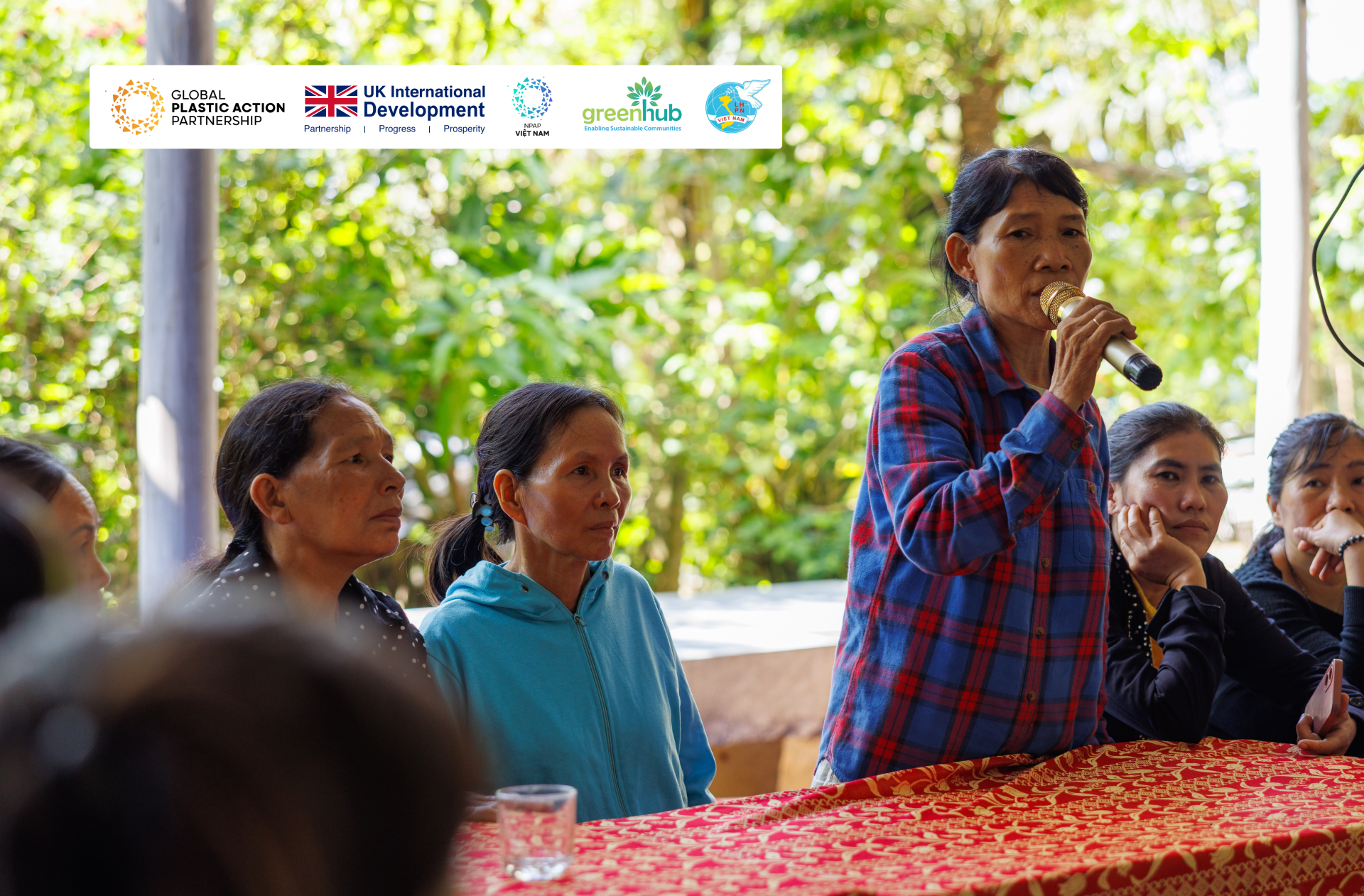 Nâng cao năng lực và hợp tác của nhóm phụ nữ thu gom rác thải ngoài công lập tại Phú Yên