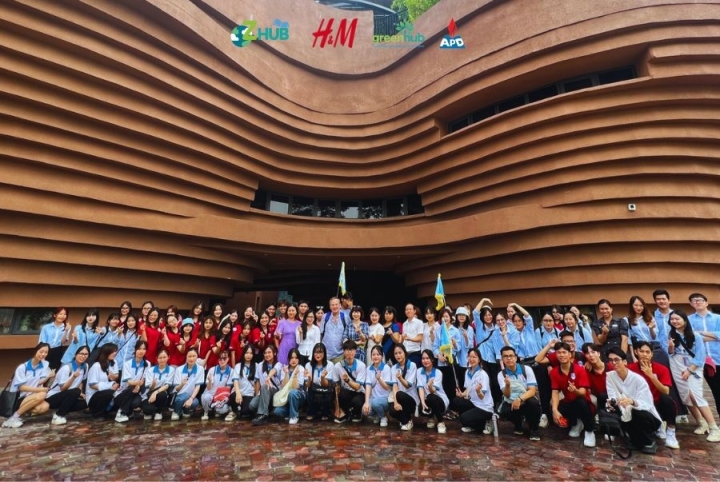 Dạo cùng bước chân sinh viên APD và GreenHub khám phá Làng Gốm Bát Tràng