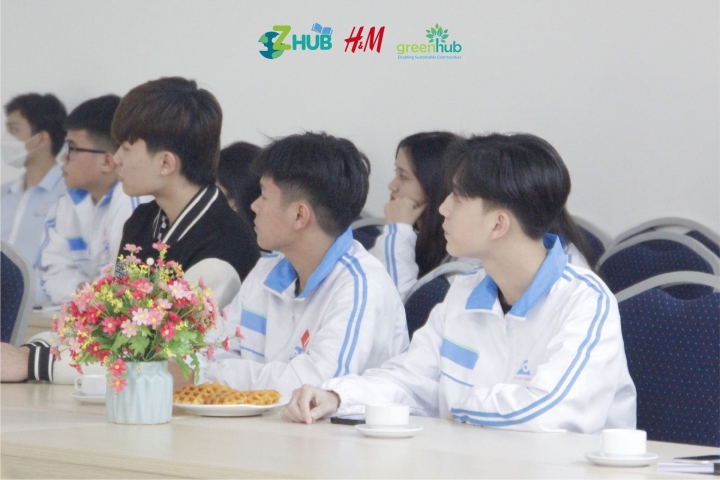 Chung tay xây dựng trường học không rác thải cùng Học viện Chính sách và Phát triển