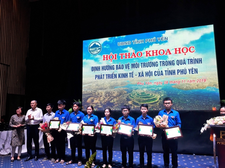 TRƯỜNG PHỔ THÔNG DÂN TỘC NỘI TRÚ PHÚ YÊN – BÃI TẬP TRUNG RÁC TRỞ THÀNH VƯỜN CÂY