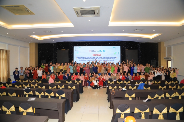 Nâng cao năng lực nhóm phụ nữ thu gom rác tái chế 